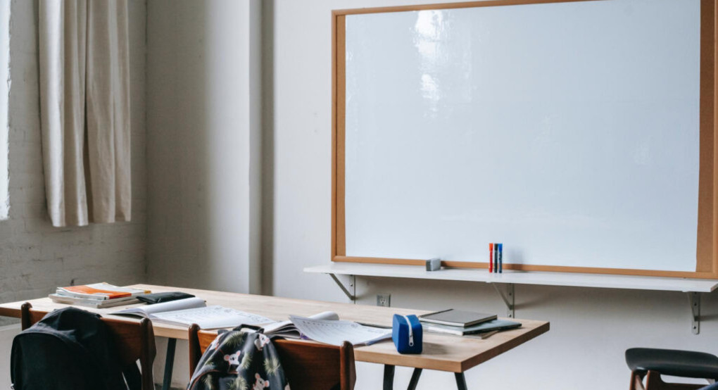 Νίκη: Να φύγουν οι οθόνες από Νηπιαγωγεία και Δημοτικά