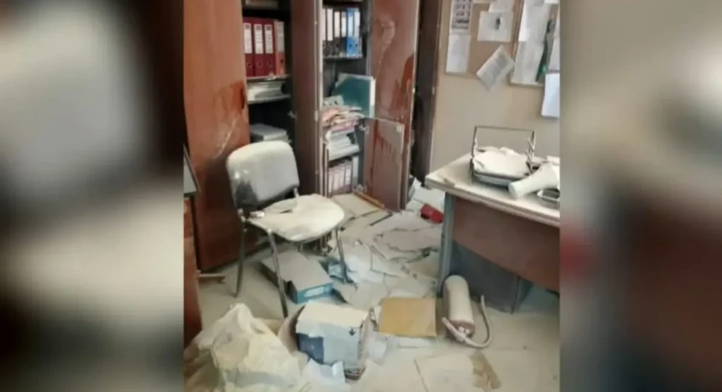 Γλυφάδα: «Βομβαρδισμένο» τοπίο το 5ο Γυμνάσιο και Λύκειο – Έκλεψαν υπολογιστές και 8.000 ευρώ