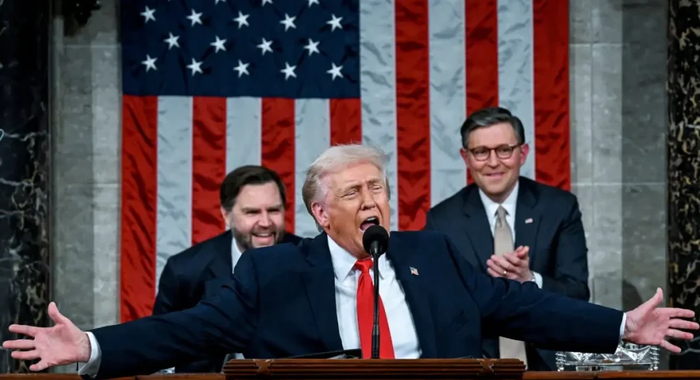 Ντόναλντ Τραμπ: Δημοκρατικοί και υπερσυντηρητικοί διερωτώνται για την υγεία του μετά τις ακραίες δηλώσεις για το Ιράν – «Έχει άνοια;»