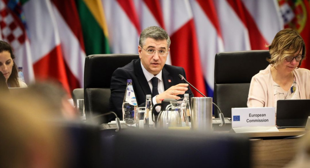 Α. Τζιτζικώστας-'Η ΕΕ διαθέτει επαρκή ποσότητα καυσίμων για αεροδρόμια και αεροσκάφη για το επόμενο διάστημα'