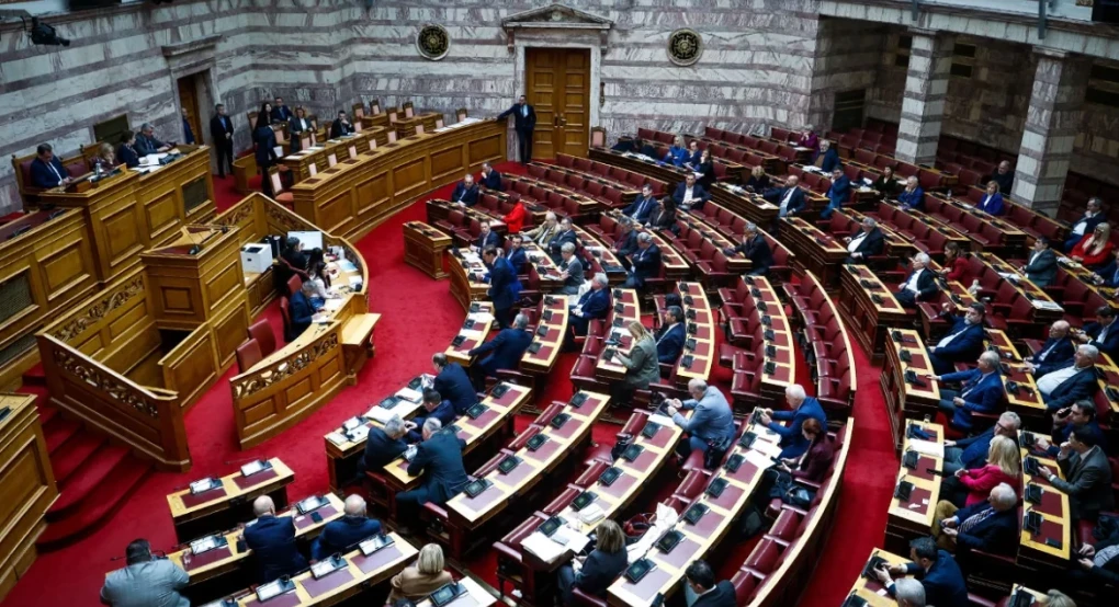 Τα πανεπιστημιακά πτυχία των 300 της Βουλής: Ποιοι έχουν, ποιοι δεν έχουν, ποιοι εγκατέλειψαν, ποιοι δηλώνουν τελειόφοιτοι