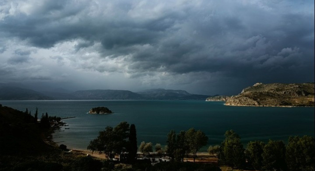 Νεφώσεις παροδικά αυξημένες σε όλη τη χώρα - Αφρικανική σκόνη στα κεντρικά και τα νότια