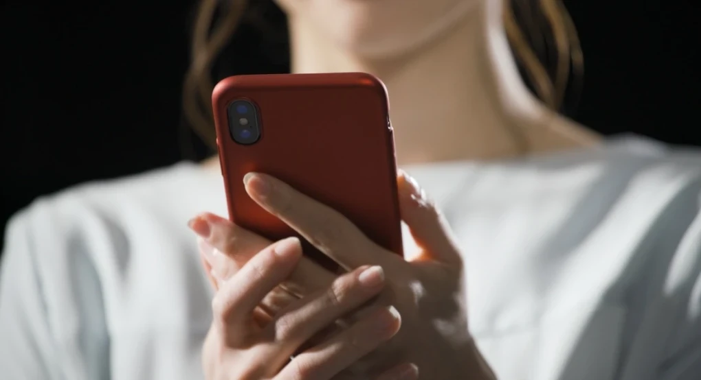 Δικαστική διαμάχη γνωστής τραγουδίστριας με πρώην σύντροφό της για προσωπικές της φωτογραφίες