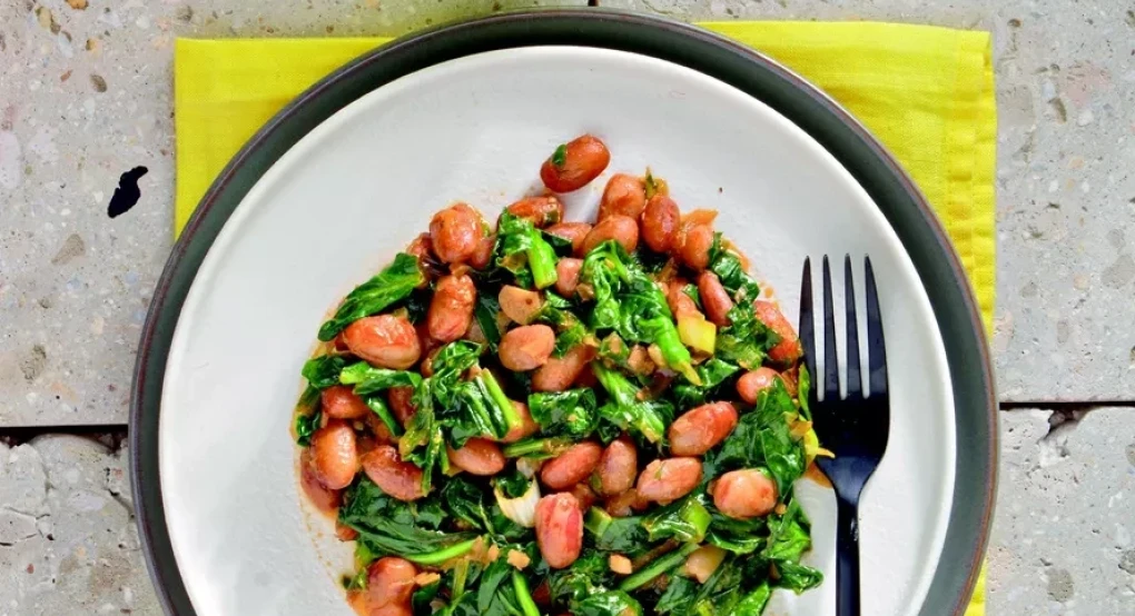 Τι μαγειρεύουμε τη Μεγάλη Δευτέρα -Χάντρες με χόρτα εποχής και πορτοκάλι