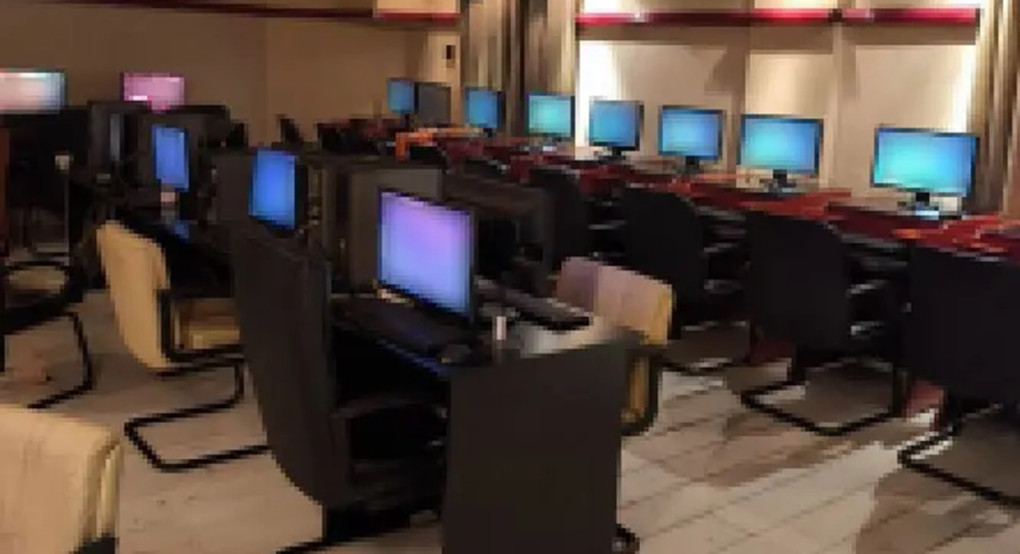 Θεσσαλονίκη: “Λουκέτο” και συλλήψεις σε κατάστημα με παράνομα τυχερά παίγνια – Έπαιζαν “φρουτάκια” σε υπολογιστές