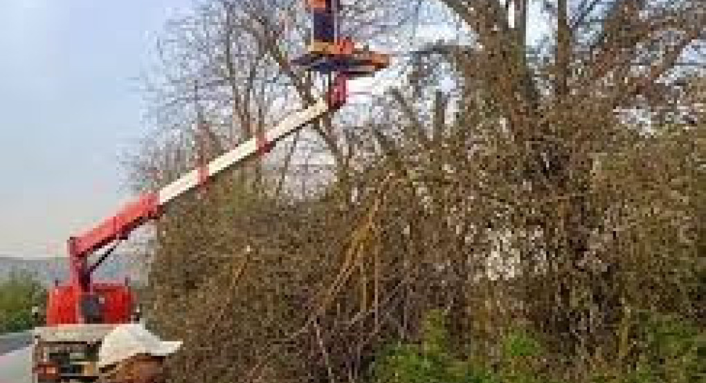 Εργασίες κοπής πρασίνου στην Εθνική Οδό 2 Θεσσαλονίκης- Έδεσσας από από την ΠΚΜ