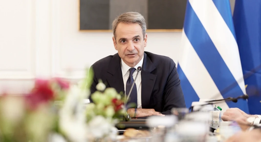 Ο Μητσοτάκης ορθώνει «τείχος προστασίας» για επιτελικό κράτος και υπουργούς, αλλά οι βουλευτές της ΝΔ συνεχίζουν τις τροχιοδεικτικές βολές