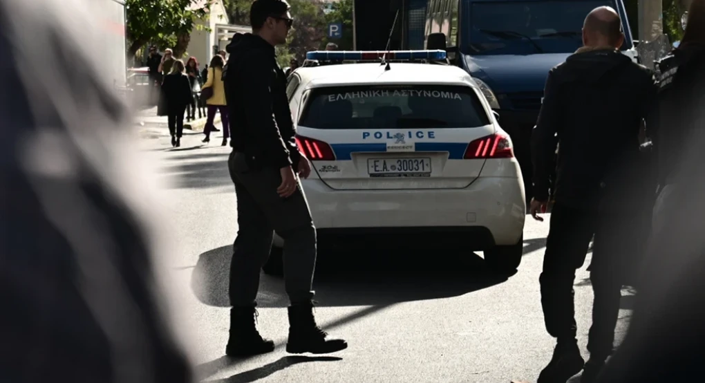 Ψάχνουν τον άνδρα που έσπασε το πόδι 22χρονης γιατί αργούσε να παρκάρει