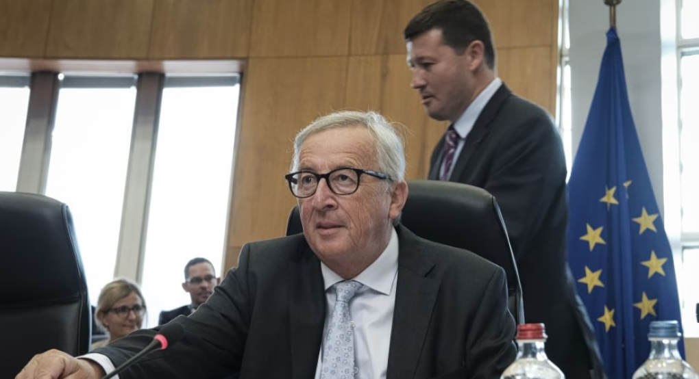 Ζαν-Κλοντ Γιούνκερ στα «ΝΕΑ»: Η Ευρώπη δεν πρέπει να γονατίζει μπροστά στις ΗΠΑ»