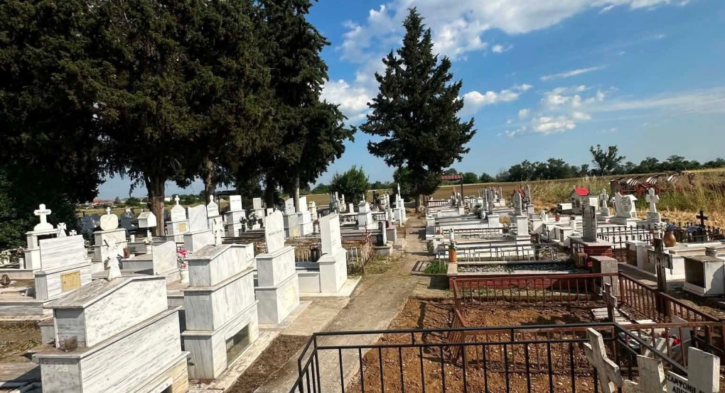 Αθυρα Πελλας: Με πρωτοβουλία του προέδρου ο καθαρισμός των Κοιμητηρίων