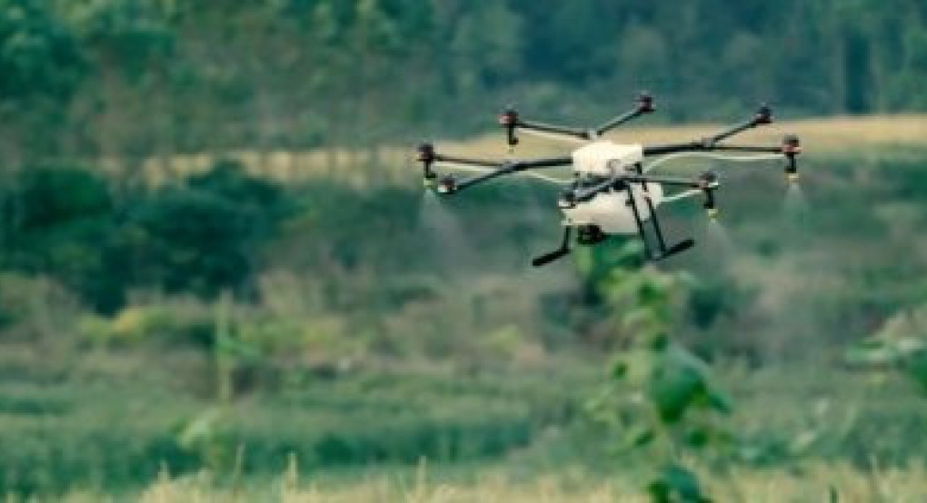 Νέοι κανόνες για drones σε φυτοφάρμακα, κτηνιατρικά φάρμακα και πλαστικές συσκευασίες τροφίμων