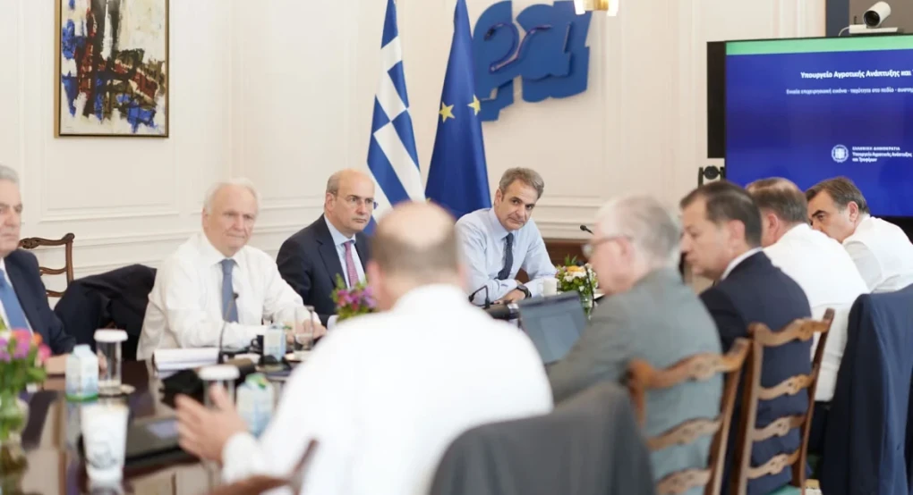 Πώς «διαβάζουν» στο Μαξίμου τα νέα κόμματα Τσίπρα και Καρυστιανού και τα πρώτα προειδοποιητικά πυρά