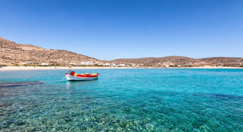 Δείτε τις 624 παραλίες της Ελλάδας με Γαλάζιες Σημαίες για το 2026, κάποιες δεν τις περιμένατε - Οι 17 καλύτερες ακτές της Αττικής