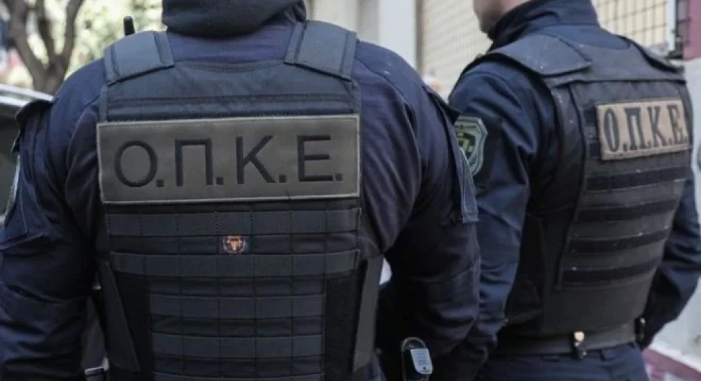 Γιαννιτσά: Αστυνομικός εκτός υπηρεσία έσωσε δύο ανήλικα κορίτσια από φωτιά σε διαμέρισμα