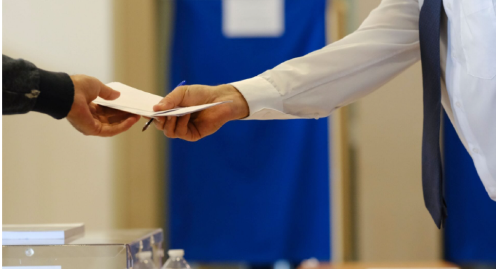 Η RealPolls απαντά στην επίθεση του ΠΑΣΟΚ για τη δημοσκόπηση: Προειδοποιεί με προσφυγή στη δικαιοσύνη