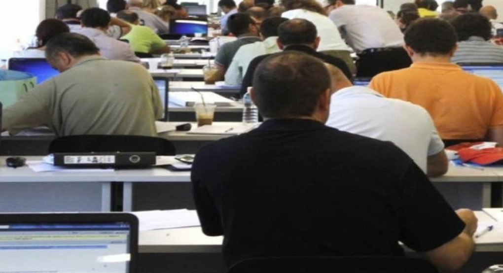 Γεραπετρίτης: δεν έχει εξεταστεί η μείωση μισθών στο Δημόσιο