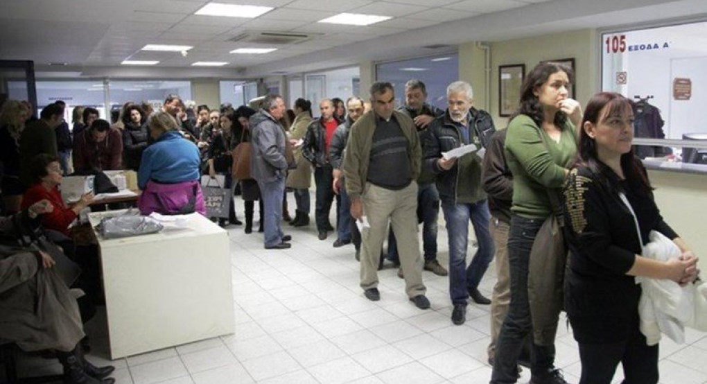 Πώς θα δοθούν τα 800 ευρώ σε 750 χιλιάδες επαγγελματίες