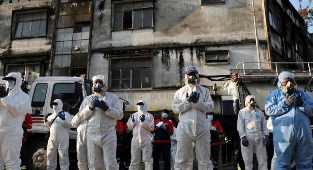 Δεν είδα κανέναν εθελοντή των μεταναστευτικών ΜΚΟ να μοιράζει μάσκες. Ε βέβαια όταν δεν πέφτει το χρήμα…