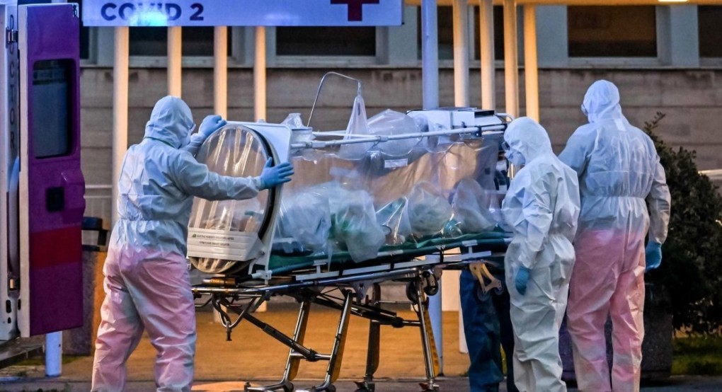 Η Μόσχα θεωρεί πως η Ιταλία δέχτηκε βιολογική επίθεση - Οι Ιταλοί παίζουν τον ρωσικό εθνικό ύμνο στα σπίτια τους