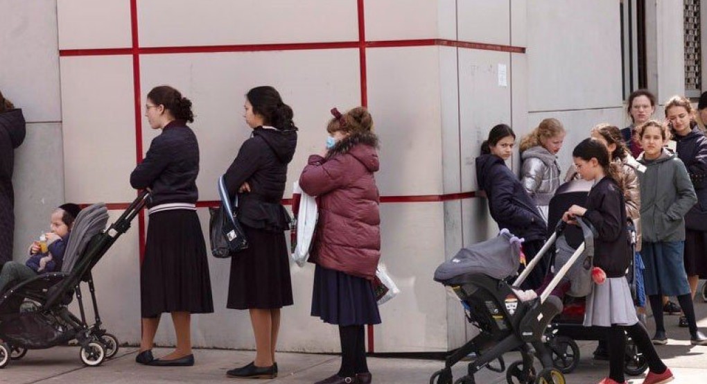 ΗΠΑ: Μια Αμερικανίδα συνελήφθη επειδή έγλυψε προϊόντα σε σουπερμάρκετ