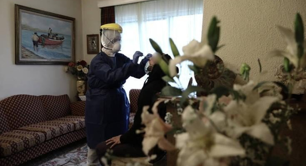 Κορωνοϊος: Έτσι γίνονται τα κατ’ οίκον τεστ από τις Κινητές Μονάδες Υγείας (pics)