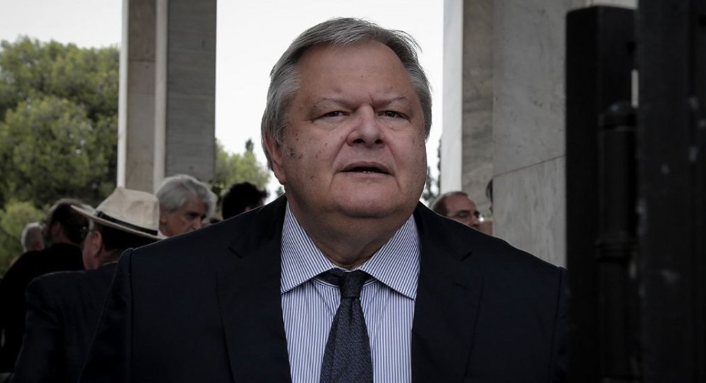Ε.Βενιζέλος: «Υπάρχει πρόταση του Μπιλ Γκέιτς για εμφύτευση chip σε όλους - Ο ιός μπορεί να αλλάξει τα πάντα»