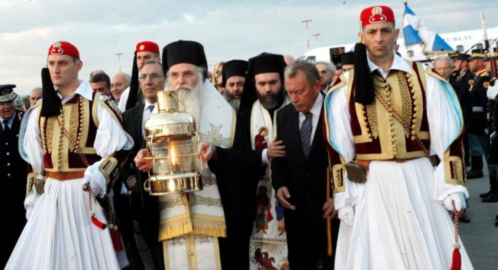 Άγιο Φώς: Έτσι θα έρθει στην Ελλάδα – Πού και πώς θα μεταφερθεί στην χώρα