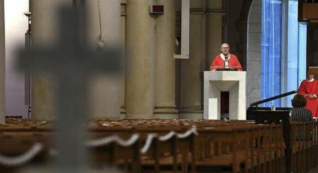 Με διαδικτυακές λειτουργίες και σκηνές στις αυλές γιορτάζουν το Πάσχα σε Αυστραλία και Νέα Ζηλανδία