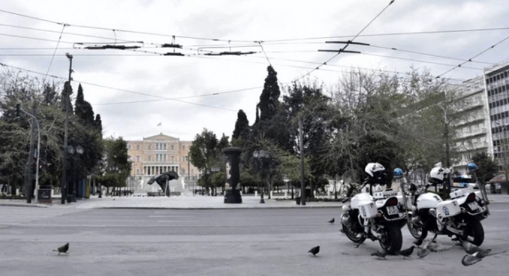 Οι Times του Λονδίνου αποθεώνουν τους Έλληνες για την πειθαρχία τους στα μέτρα