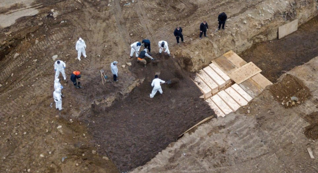 Νέα Υόρκη: Εικόνες σοκ με ομαδικούς τάφους στο Hart Island (βίντεο)