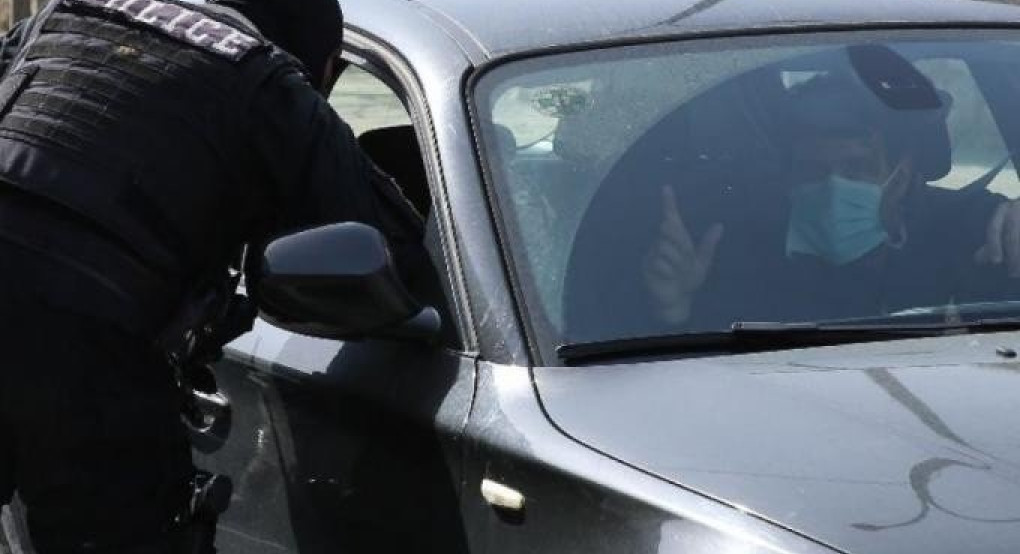 Διαβουλεύσεις στη κυβέρνηση για αυστηροποίηση των μέτρων για τους ασυνεπείς