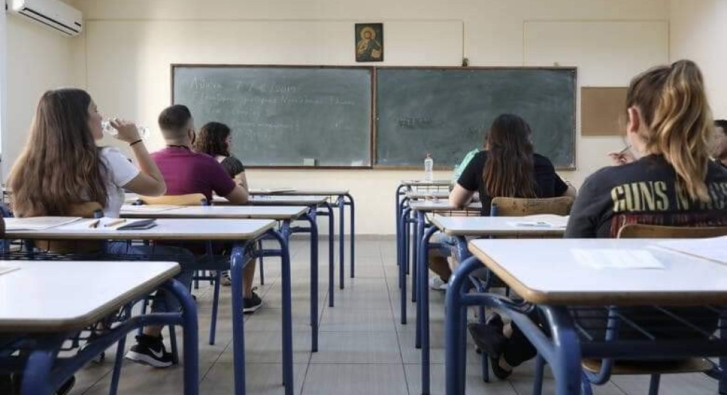 Η Σοφία Ζαχαράκη για τη μείωση της ύλης των Πανελλαδικών 