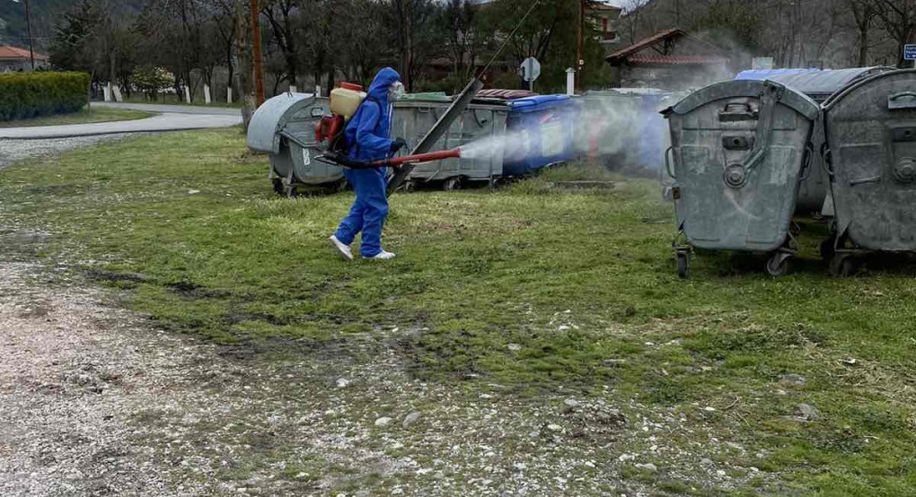 Απολύμανση κάδων απορριμμάτων στην κοινότητα  Φούστανης 
