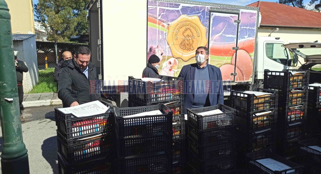 Παραλαβή τροφίμων για τις ευπαθείς ομάδες της Αλμωπίας 