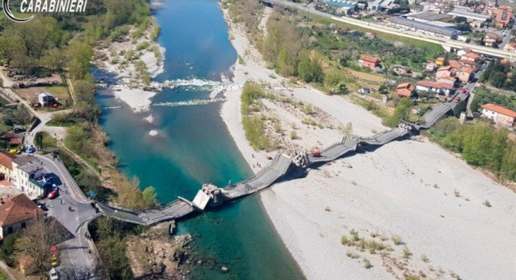 Κατέρρευσε γέφυρα στην Ιταλία -Απίστευτες εικόνες, διαλύθηκε σαν πύργος από τραπουλόχαρτα  