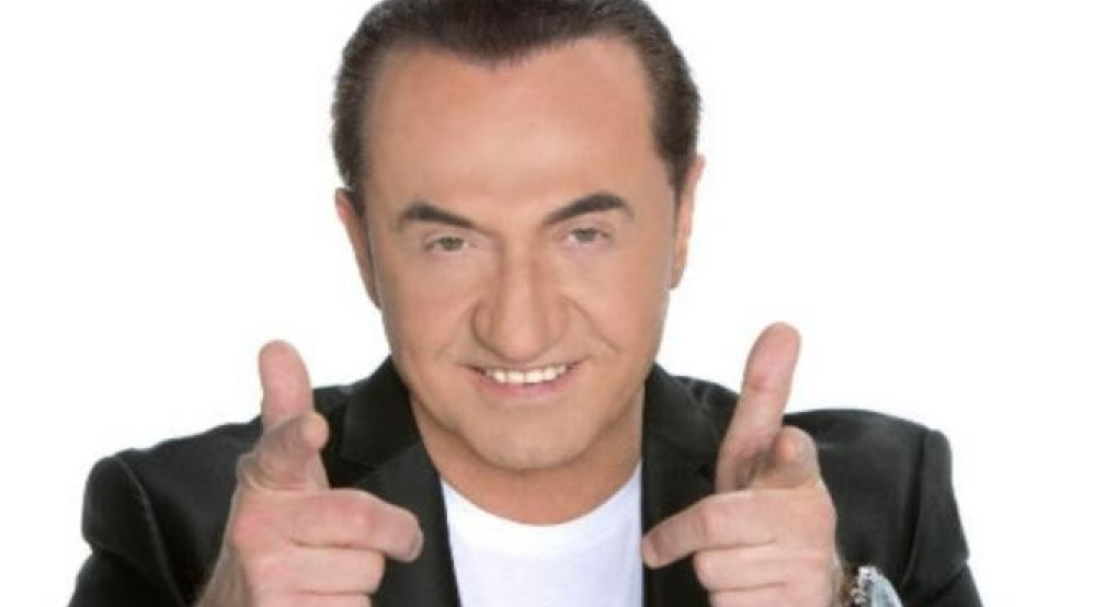 Λευτέρης Πανταζής: Μένει σπίτι και τραγουδάει με... το ωραιότερο πλάσμα