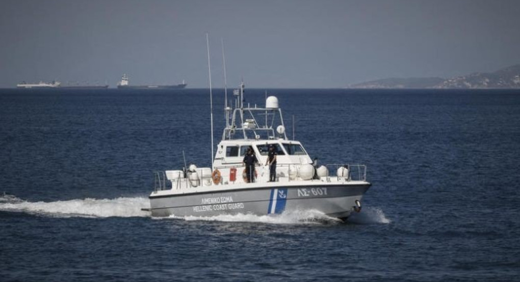 Χαλκιδική: Βυθίστηκε λέμβος – Κολύμπησε μέχρι την ακτή ο επιβάτης