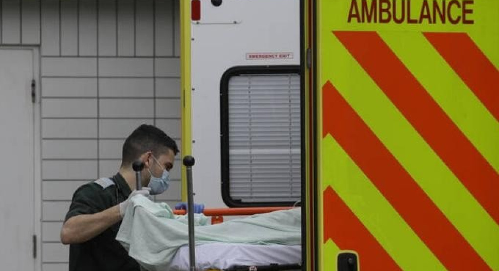 Έλληνας γιατρός στο Λονδίνο: «Έχουμε πόλεμο, οι στρατιώτες πέφτουν ένας ένας»