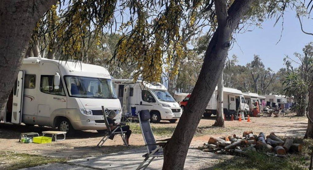 Τουρίστες έκαναν ταξίδι με τροχόσπιτα και εγκλωβίστηκαν στη Θεσπρωτία