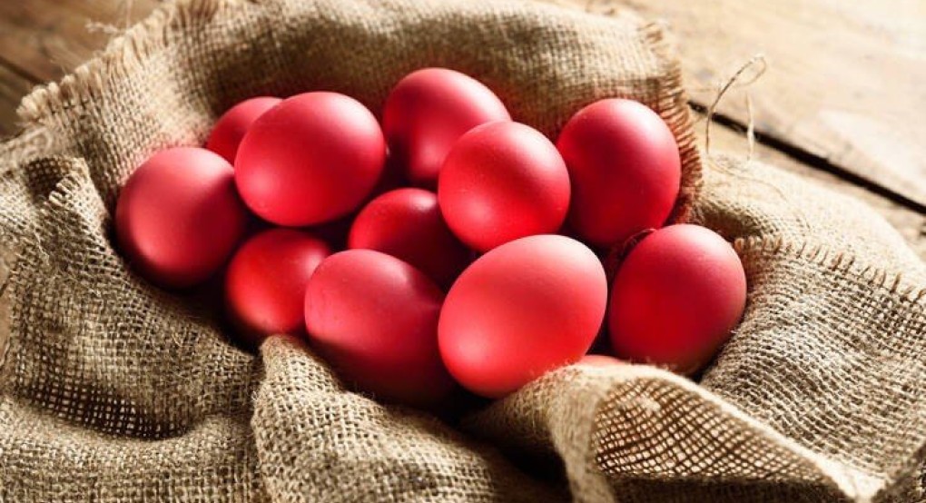 Πώς να βάψετε τα πασχαλινά αβγά με φυσικό τρόπο