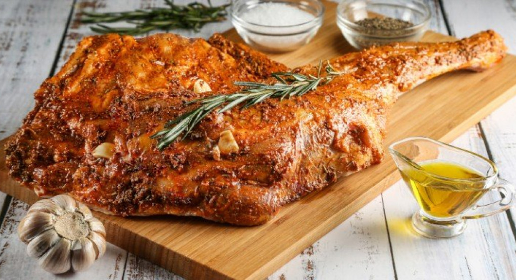 Συνταγή για αρνάκι στα κλήματα, στον φούρνο του σπιτιού 