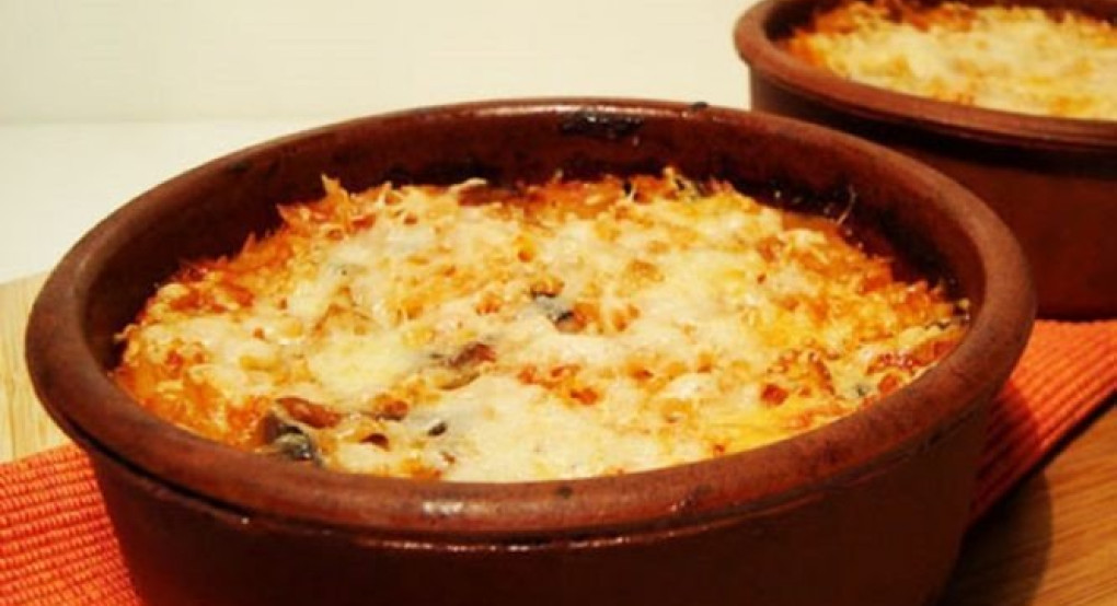 Πολίτικη συνταγή για σαρακοστιανό γιουβέτσι με φυστίκια αιγίνης