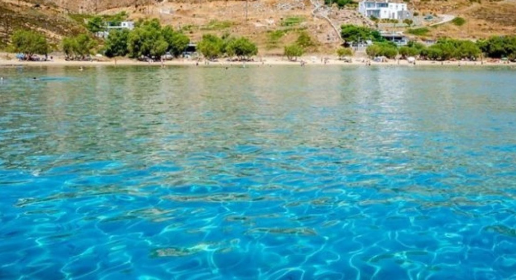 Το τέλειο καταφύγιο: Το ελληνικό νησί που οι ζάπλουτοι δίνουν μάχη για να βρεθούν