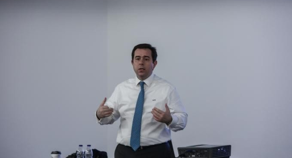 Νέα κόντρα Μηταράκη-δημάρχων για τους χώρους καραντίνας