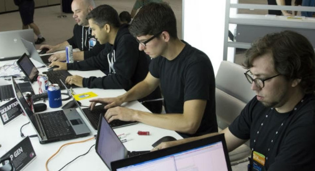 Πρωταπριλιάτικη φάρσα η χορήγηση Η/Υ σε μαθητές και σχολεία