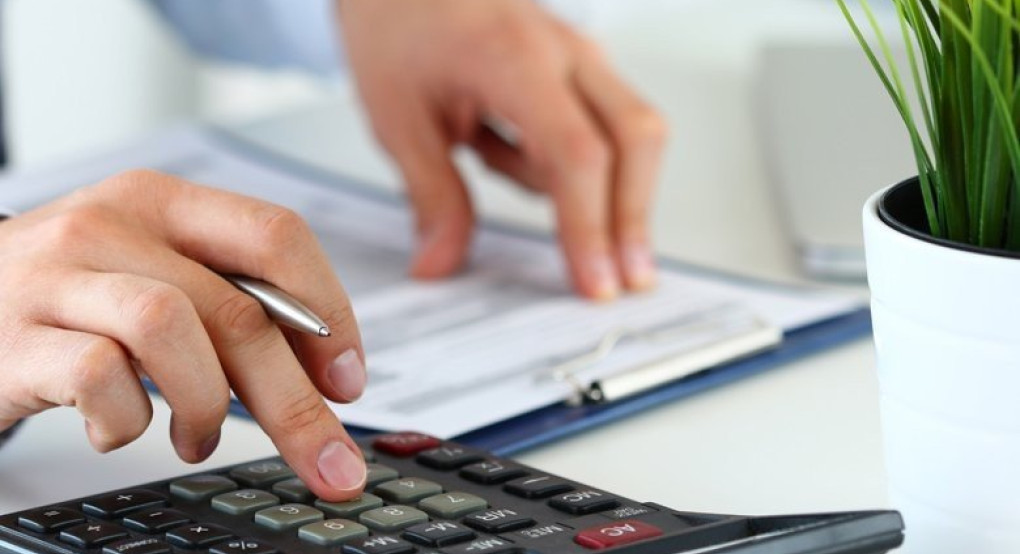 Έκπτωση φόρου 25%: Εκπνέει αύριο η προθεσμία για πληττόμενες επιχειρήσεις και εργαζόμενους