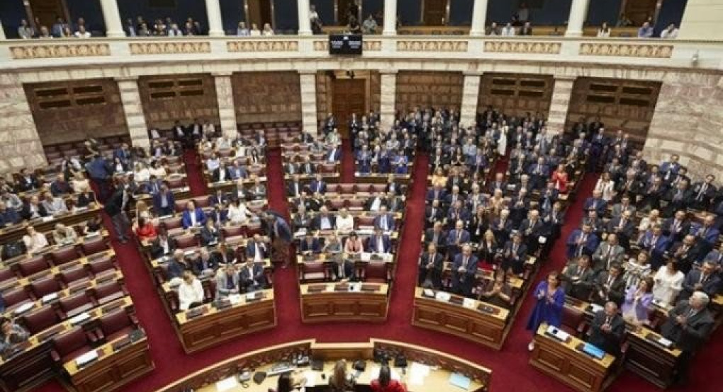 Κόντρες στη Βουλή για την καμπάνια ενημέρωσης για τον κορωνοϊό