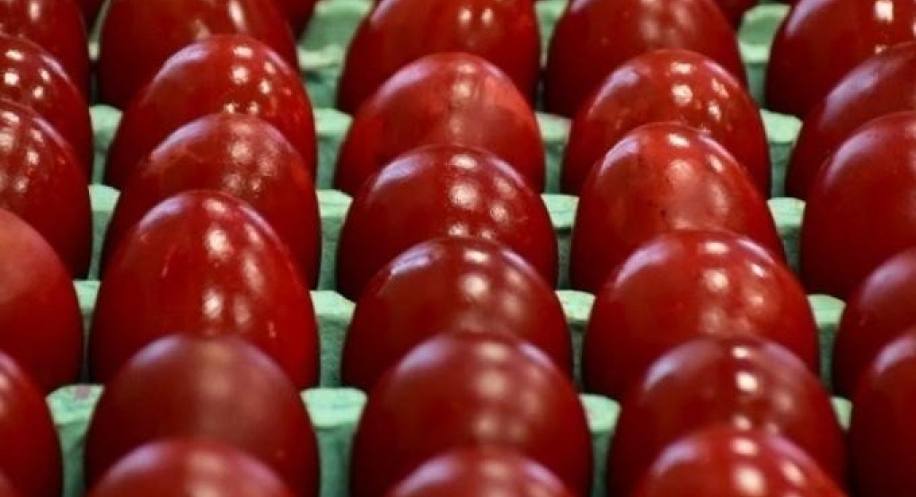 Τριακόσια εκατομμύρια κόκκινα αβγά τσουγκρίζονται το Πάσχα στην Ελλάδα