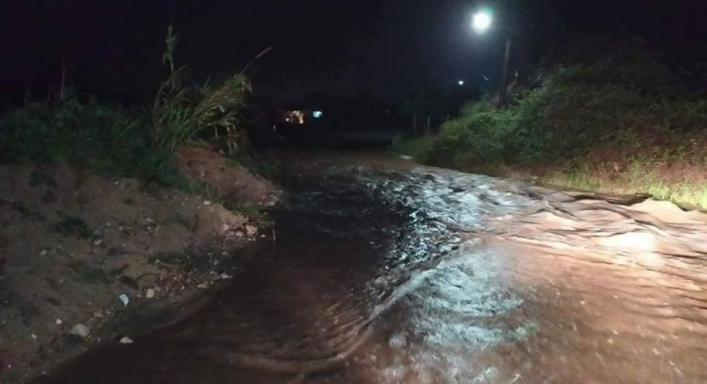 Χαλκιδική: Ξεχείλισε το ποτάμι στην Τορώνη λόγω βροχόπτωσης