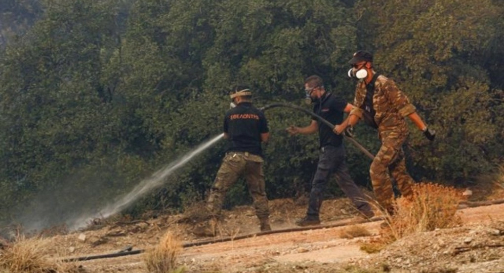 Φωτιά στην Καλή: Επιχειρούν και εναέρια μεσα